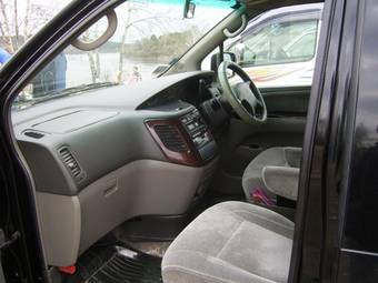 1999 Nissan Elgrand Images
