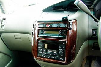 1999 Nissan Elgrand Photos