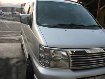 1999 Nissan Elgrand Pictures