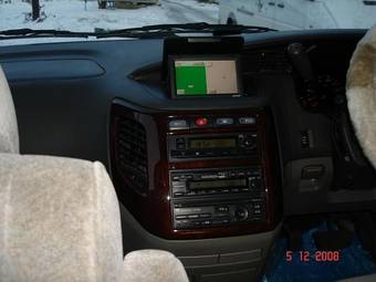 1999 Nissan Elgrand Images