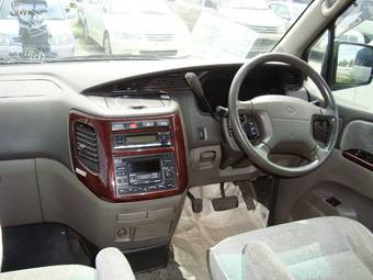 1999 Nissan Elgrand Pictures