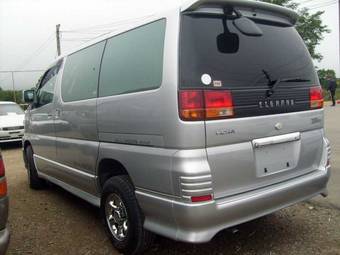 1999 Nissan Elgrand Photos