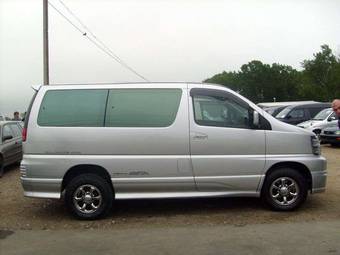 1999 Nissan Elgrand Photos