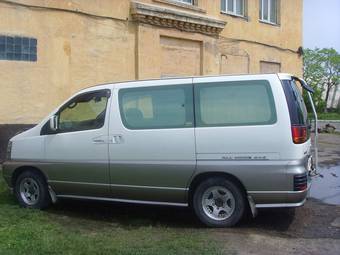 1999 Nissan Elgrand Pictures