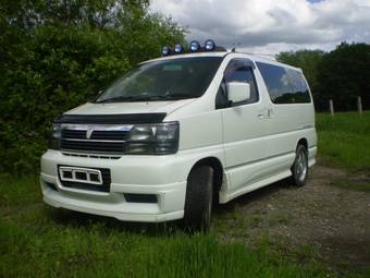 1999 Nissan Elgrand Photos