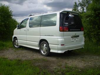 1999 Nissan Elgrand Photos