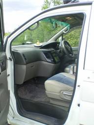 1999 Nissan Elgrand Images