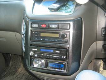 1999 Nissan Elgrand Photos