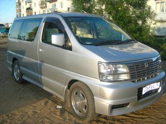 1999 Nissan Elgrand Pictures