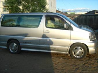 1999 Nissan Elgrand Photos