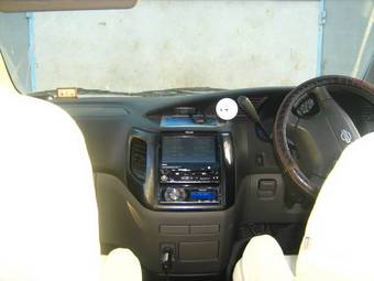 1999 Nissan Elgrand Images
