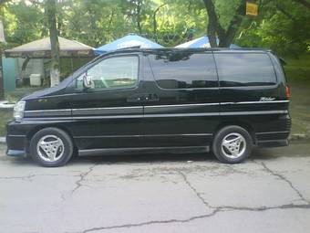 1999 Nissan Elgrand Photos