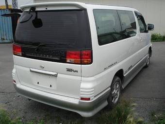 1999 Nissan Elgrand Photos