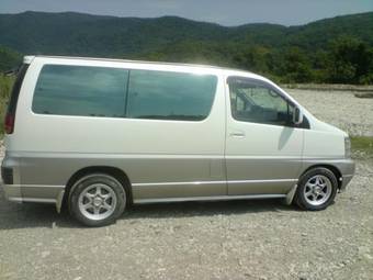 1999 Nissan Elgrand Photos