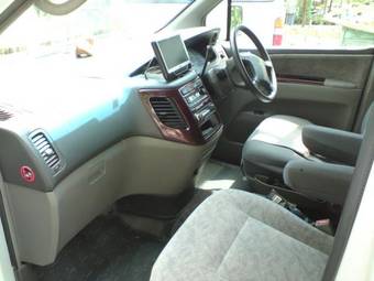 1999 Nissan Elgrand Photos