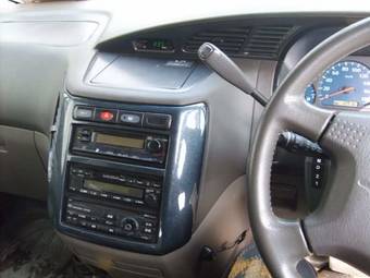 1999 Nissan Elgrand Pictures