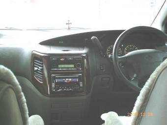 1999 Nissan Elgrand Photos
