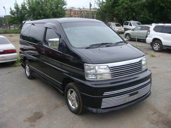 1999 Nissan Elgrand Photos