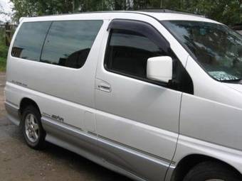 1999 Nissan Elgrand Photos