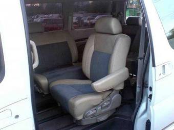 1999 Nissan Elgrand Photos