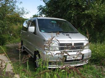 1999 Nissan Elgrand Photos