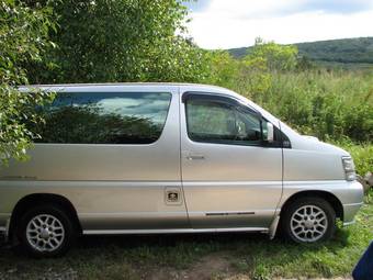 1999 Nissan Elgrand Photos