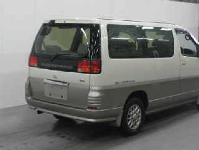 2000 Nissan Elgrand Pictures