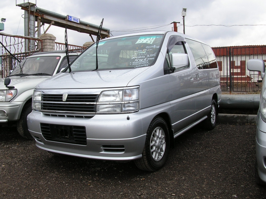 2000 Nissan Elgrand Photos