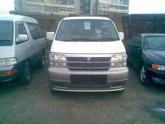 2000 Nissan Elgrand Pictures