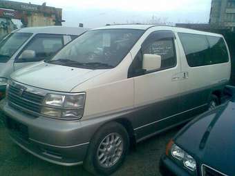 2000 Nissan Elgrand Photos