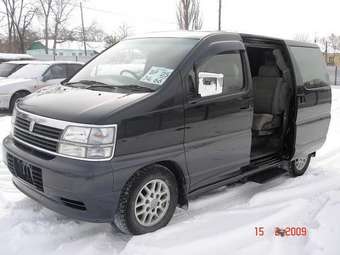 2000 Nissan Elgrand Photos