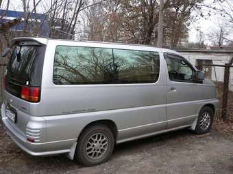 2000 Nissan Elgrand Pictures