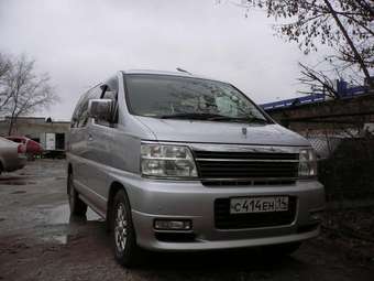 2000 Nissan Elgrand Photos