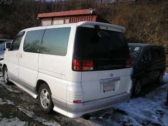 2000 Nissan Elgrand Photos