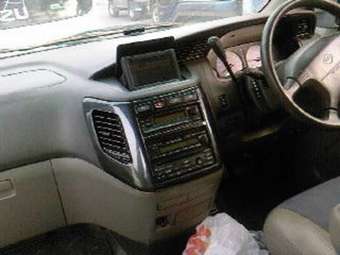 2000 Nissan Elgrand Pics