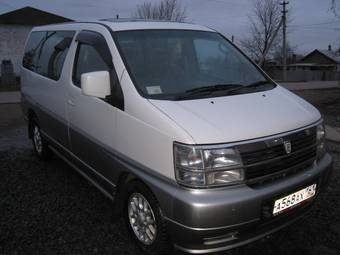 2000 Nissan Elgrand Photos