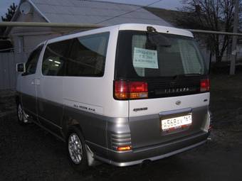 2000 Nissan Elgrand Pictures