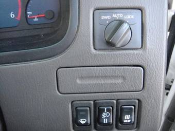 2000 Nissan Elgrand Images