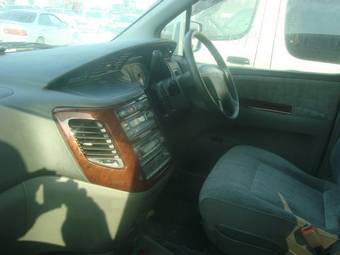 2000 Nissan Elgrand Pics