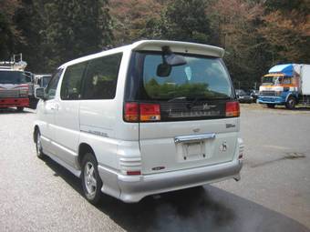 2000 Nissan Elgrand Pictures