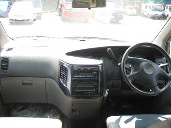 2000 Nissan Elgrand Photos