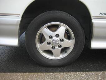 2000 Nissan Elgrand Pictures