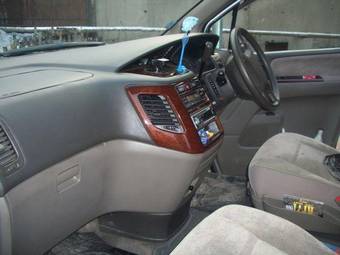 2000 Nissan Elgrand Pictures