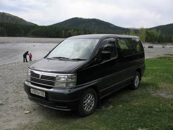 2000 Nissan Elgrand Photos