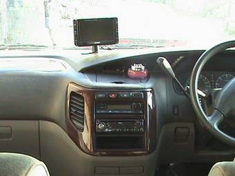 2000 Nissan Elgrand Images