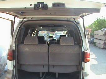 2000 Nissan Elgrand Pictures