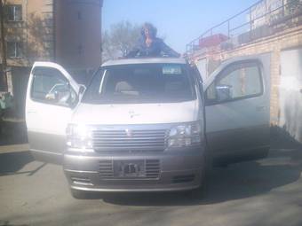 2000 Nissan Elgrand Pictures