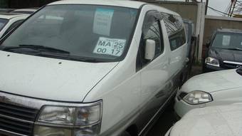 2000 Nissan Elgrand Photos