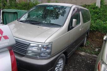 2000 Nissan Elgrand Photos