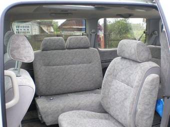 2000 Nissan Elgrand Photos